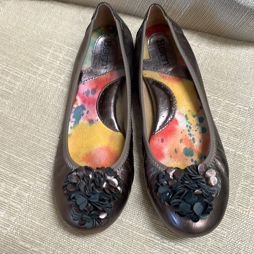 Born flats. Bronze color. Size 6.5/37